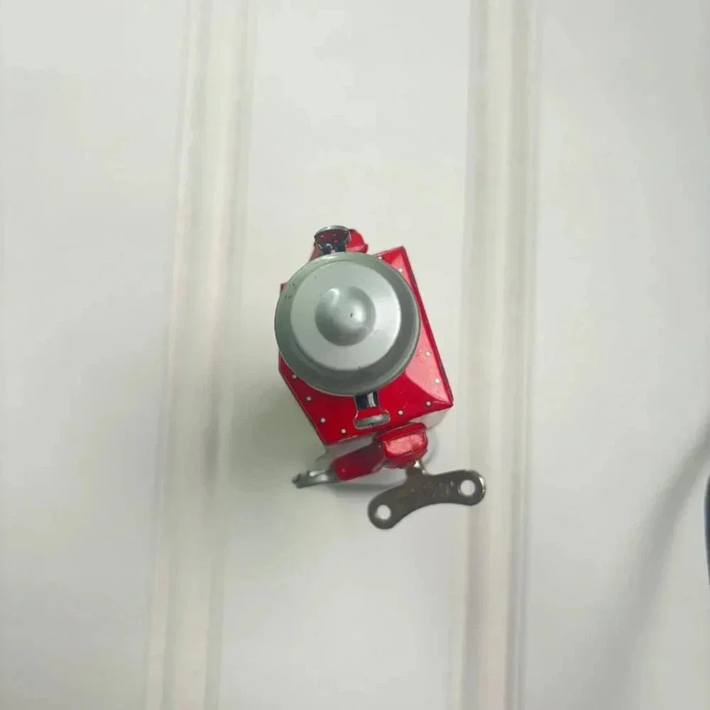 VINTAGE REAR CDW WIND-UP WALKING TIN ROBOT TOY -- works - Picture 12 of 15
